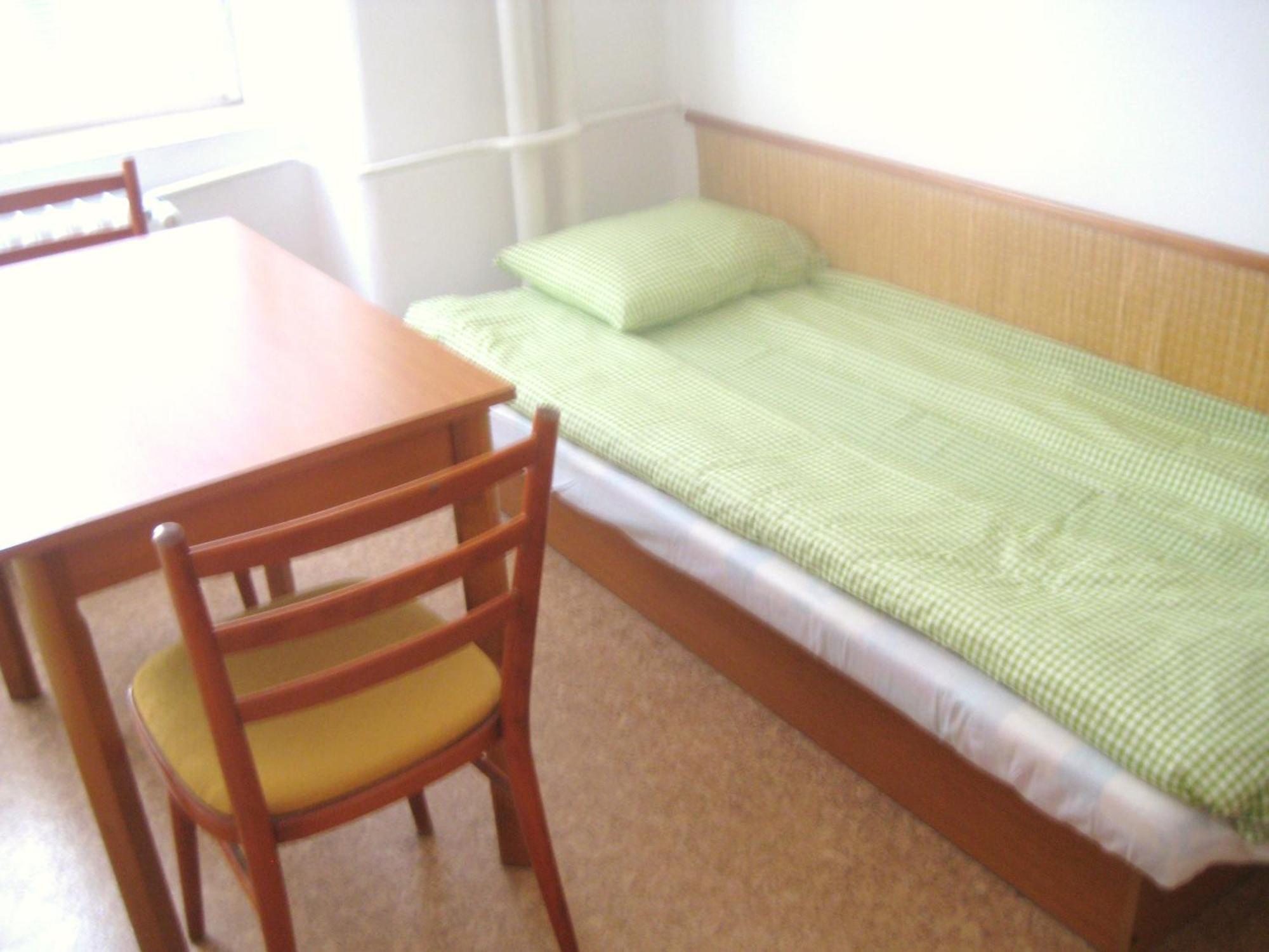 Dizzy Daisy Hostel Praga Esterno foto